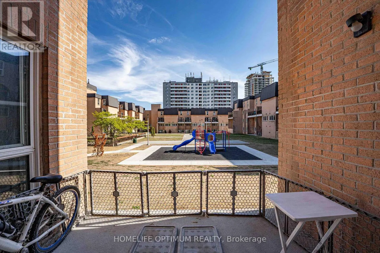 1076 - 100 MORNELLE COURT