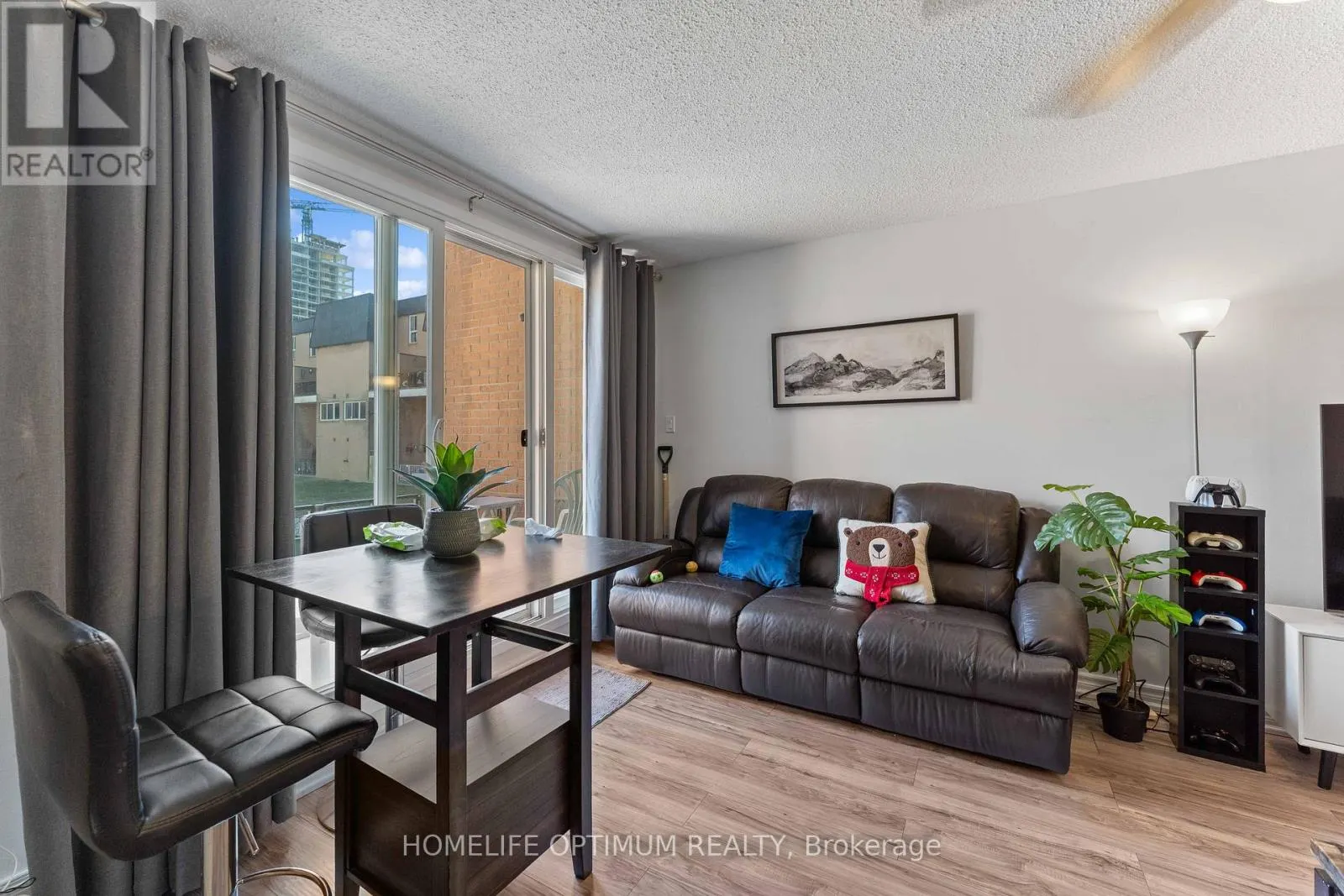 1076 - 100 MORNELLE COURT