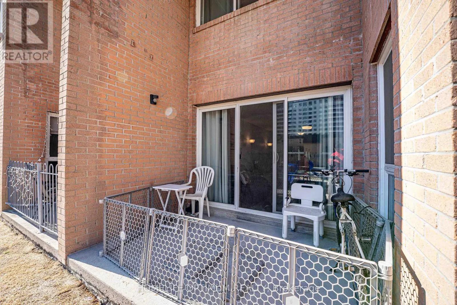 1076 - 100 MORNELLE COURT