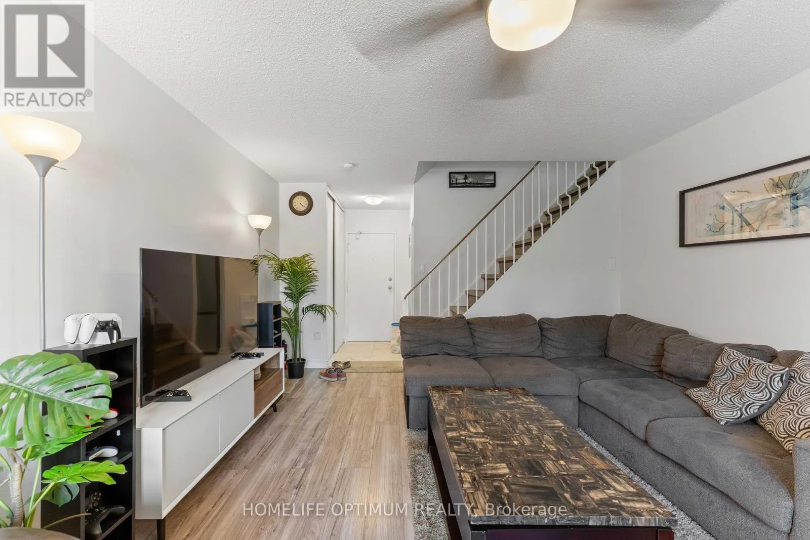 1076 - 100 MORNELLE COURT