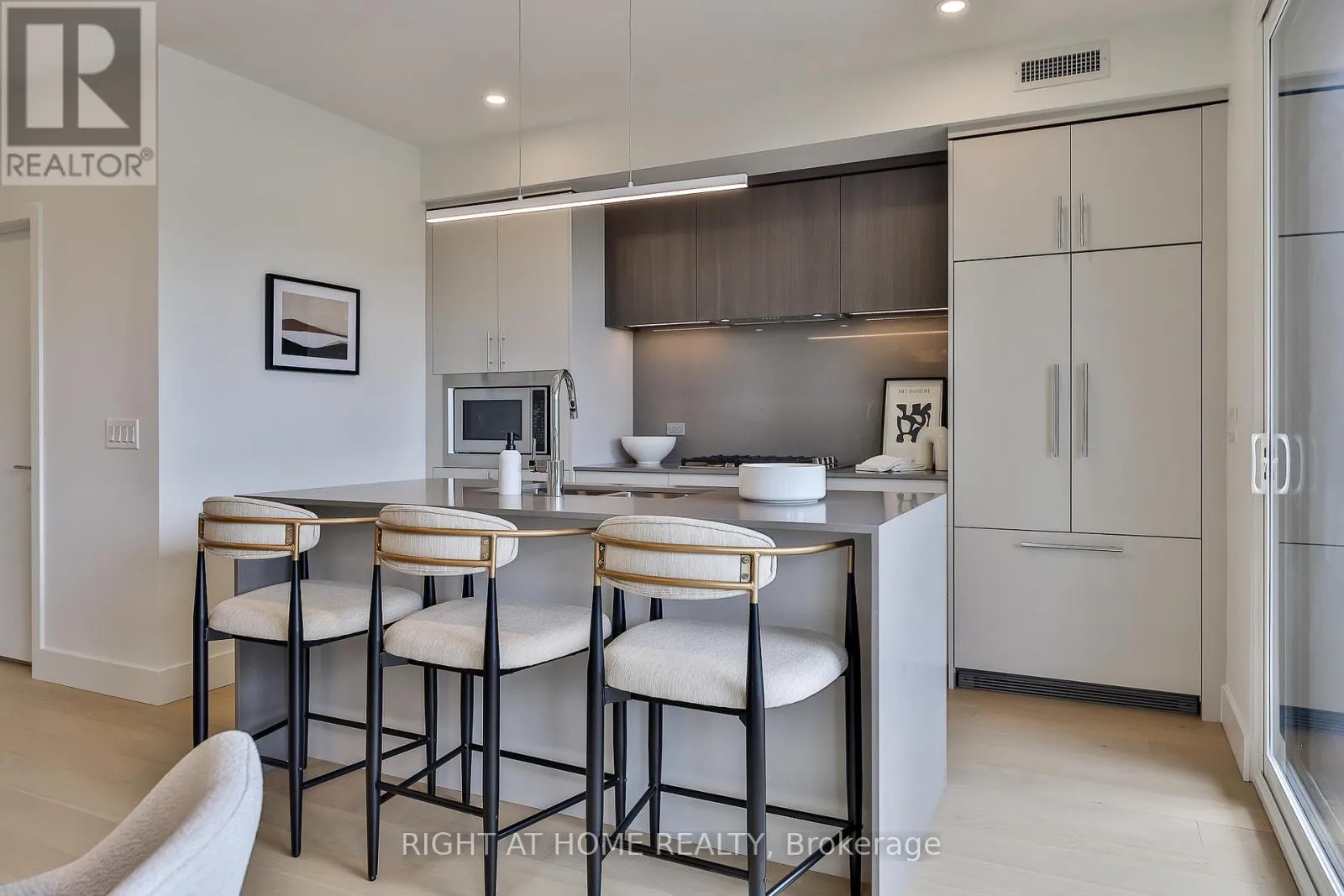 CENTRE - 2343 GERRARD STREET E