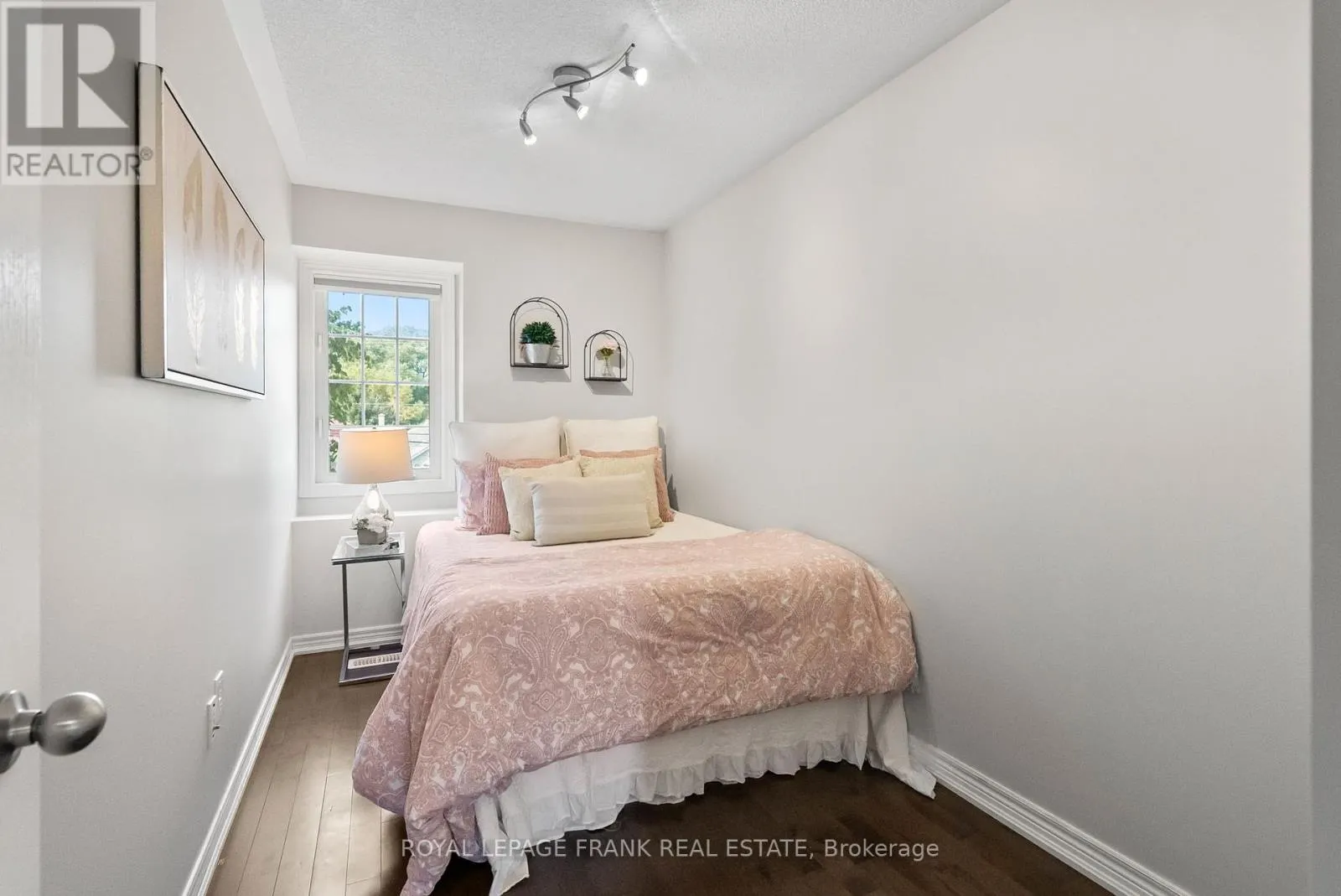 31 - 735 SHEPPARD AVENUE, #31