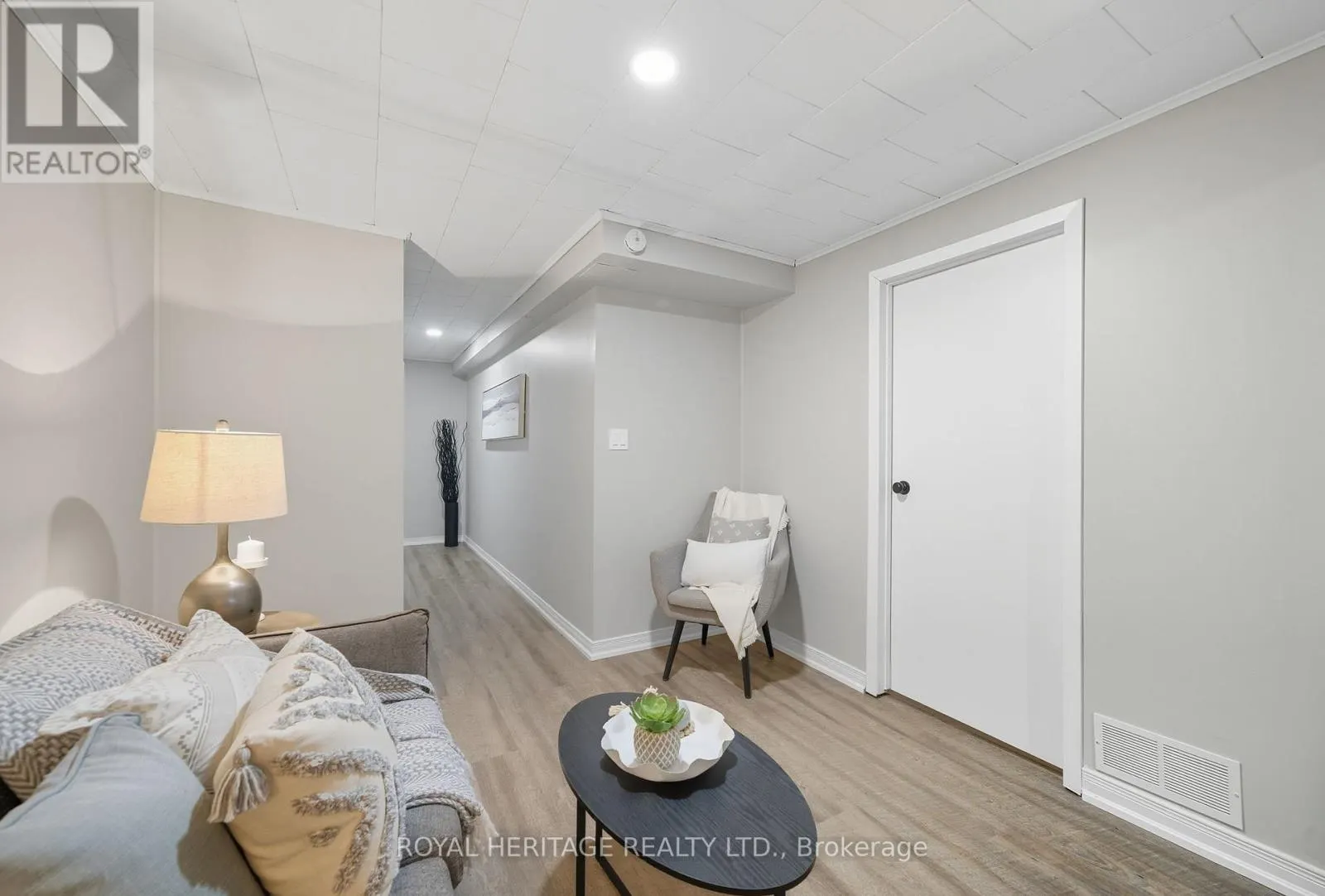 113 - 929 BURNS STREET W