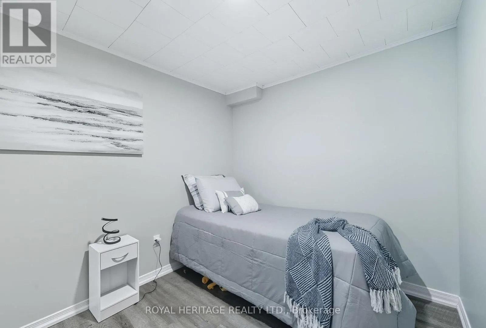 113 - 929 BURNS STREET W