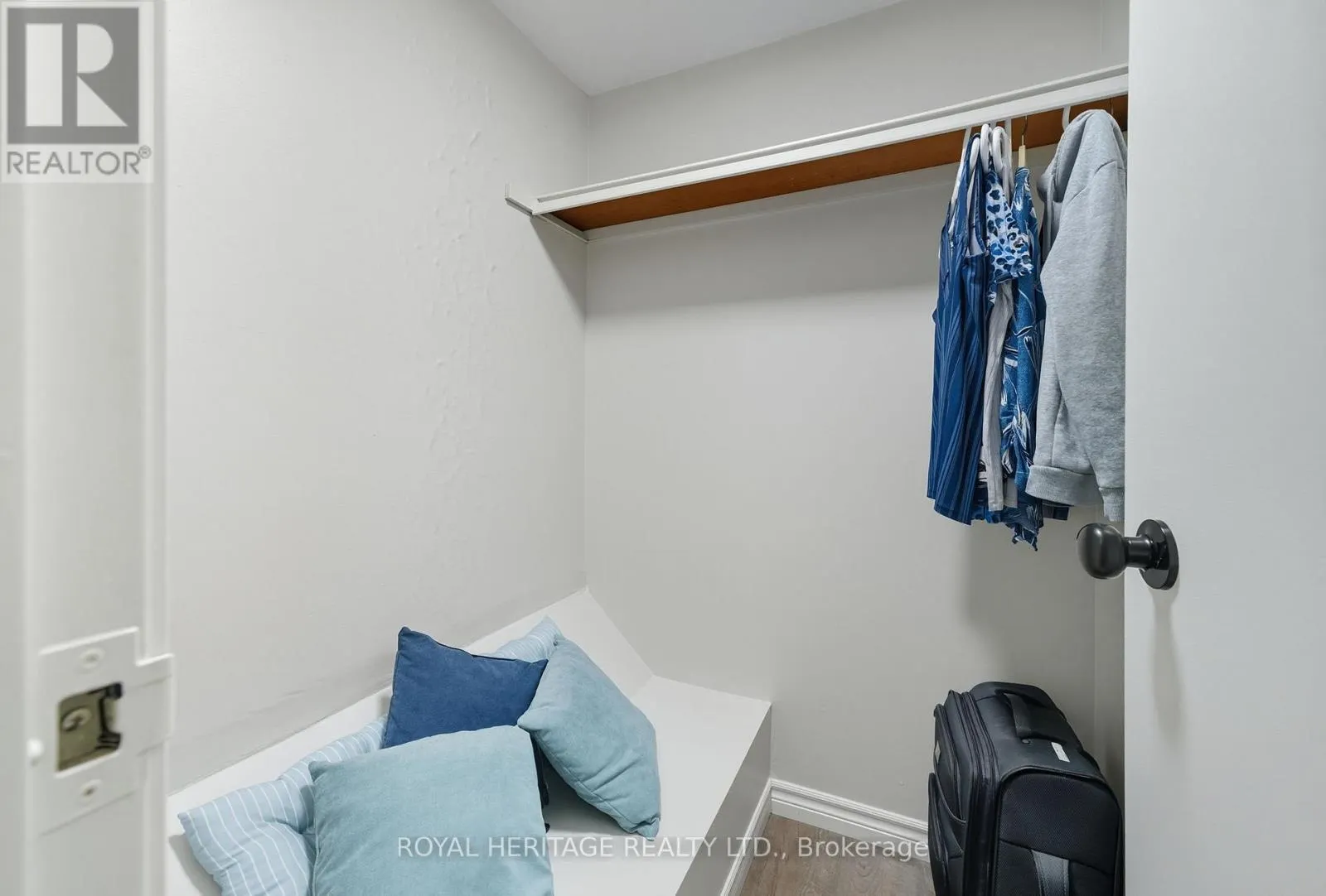 113 - 929 BURNS STREET W