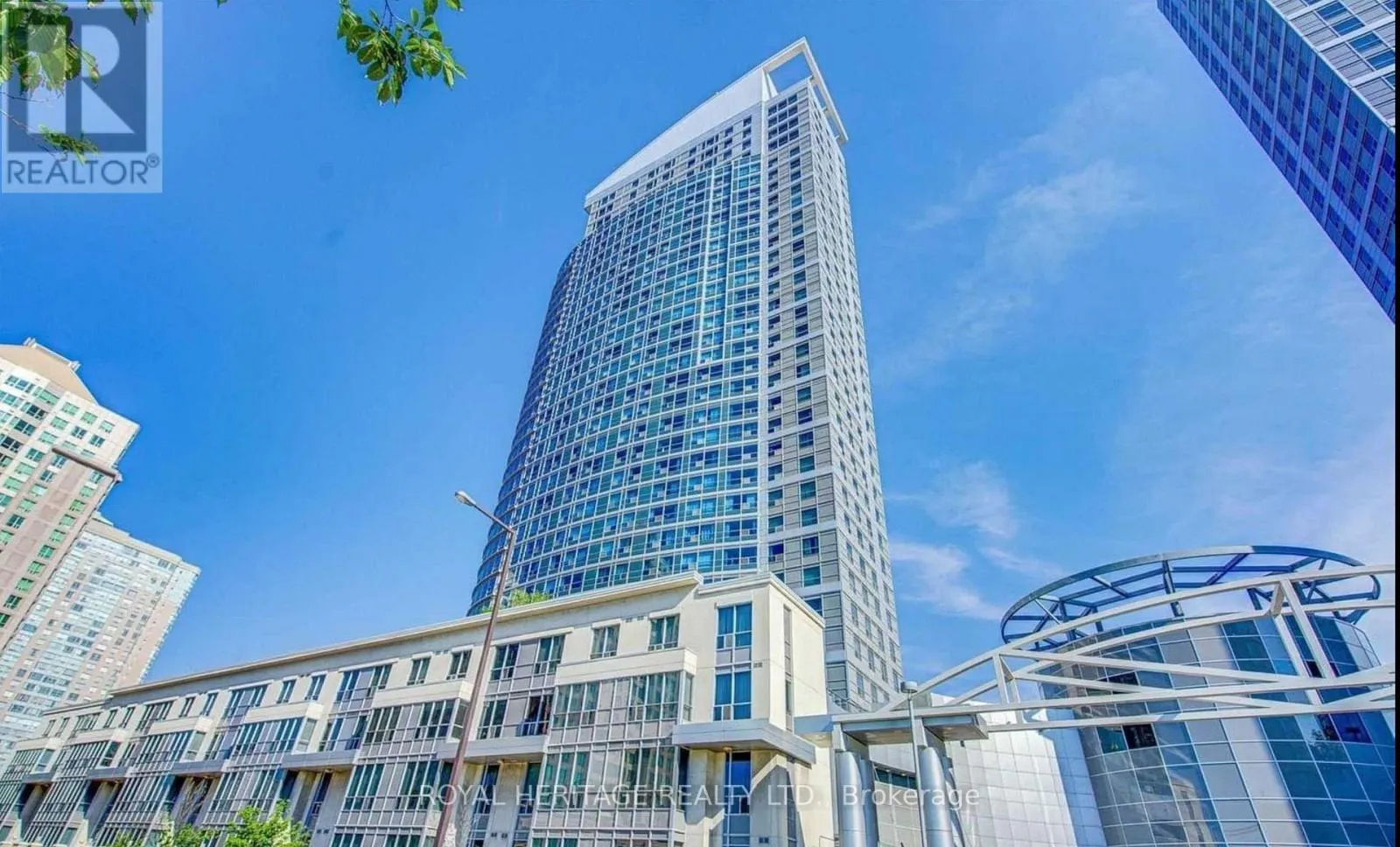 2116 - 36 LEE CENTRE DRIVE