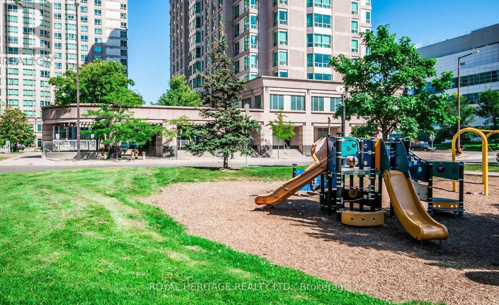 2116 - 36 LEE CENTRE DRIVE