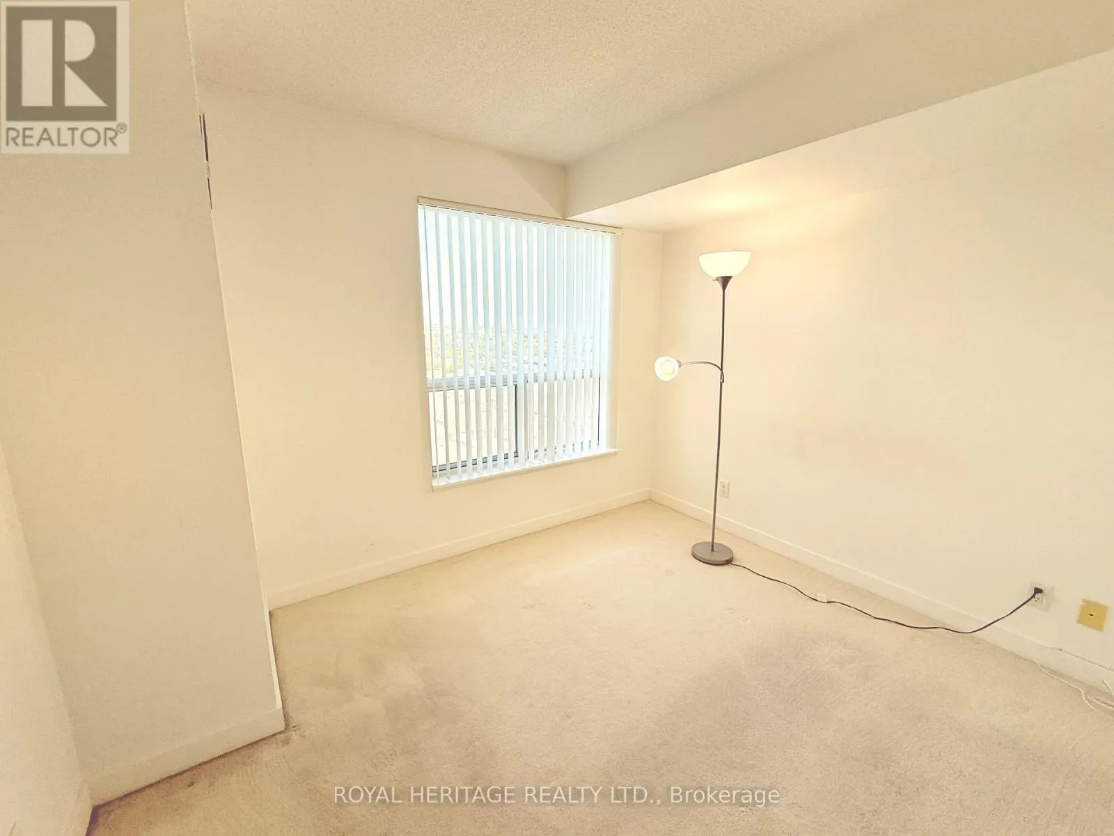 2116 - 36 LEE CENTRE DRIVE