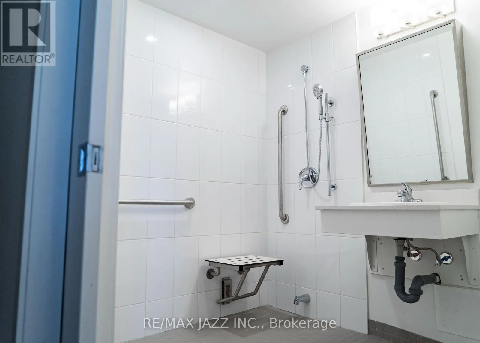 304 - 100 BOND STREET E, #304