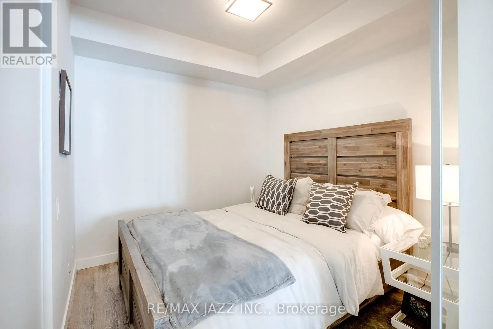 707 - 100 BOND STREET E, #707