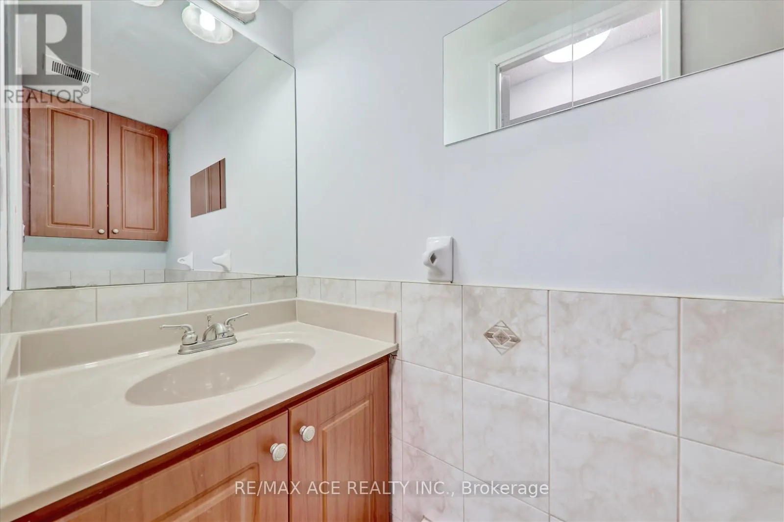 1204 - 1250 BRIDLETOWNE CIRCLE
