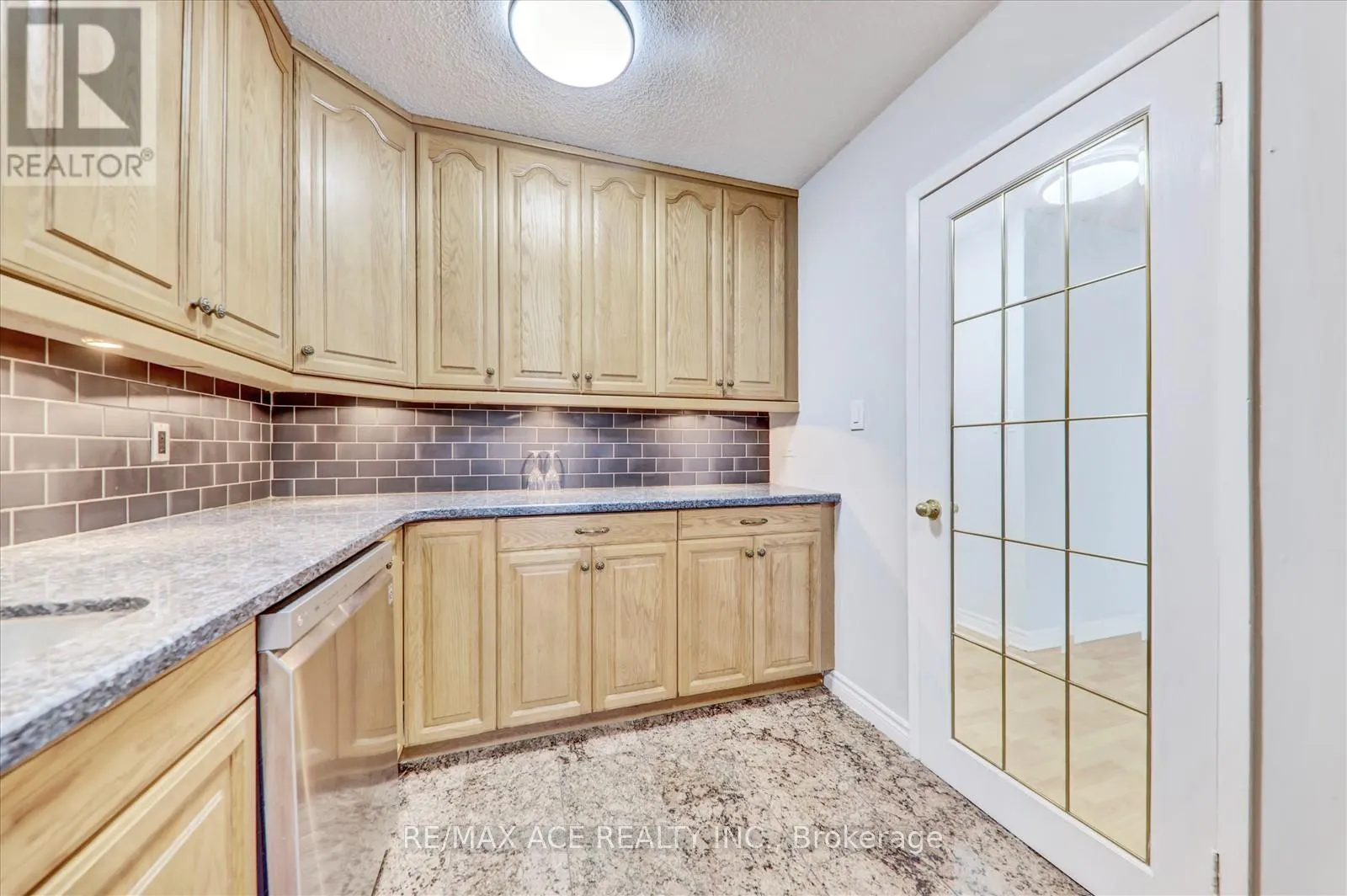 1204 - 1250 BRIDLETOWNE CIRCLE