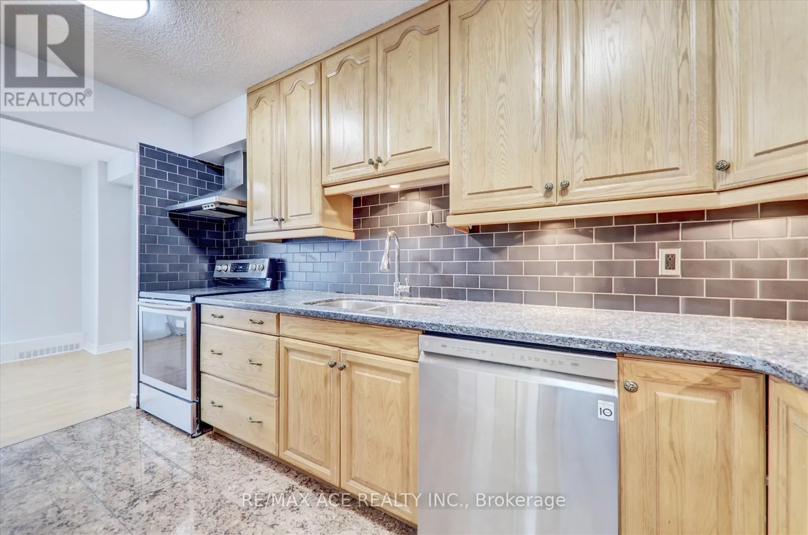 1204 - 1250 BRIDLETOWNE CIRCLE