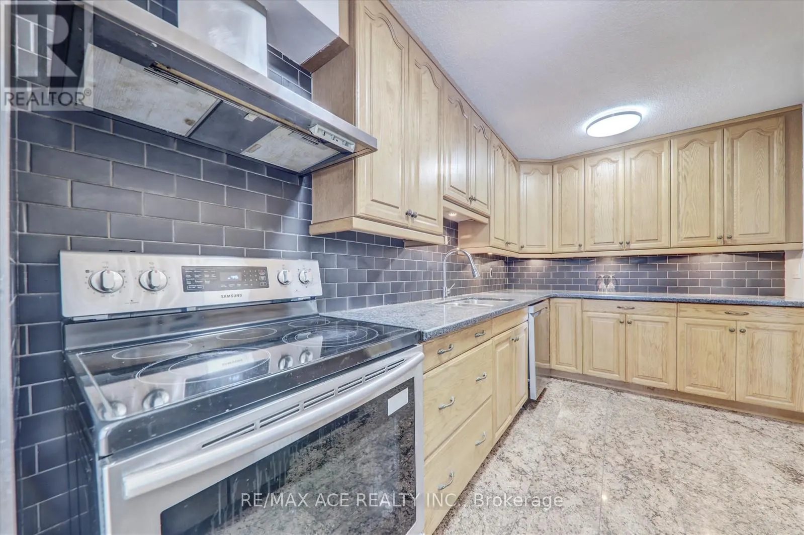 1204 - 1250 BRIDLETOWNE CIRCLE
