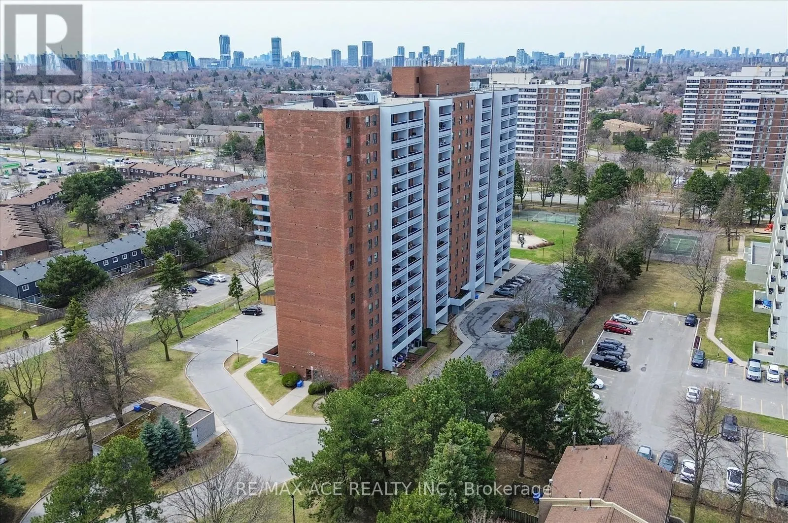 1204 - 1250 BRIDLETOWNE CIRCLE