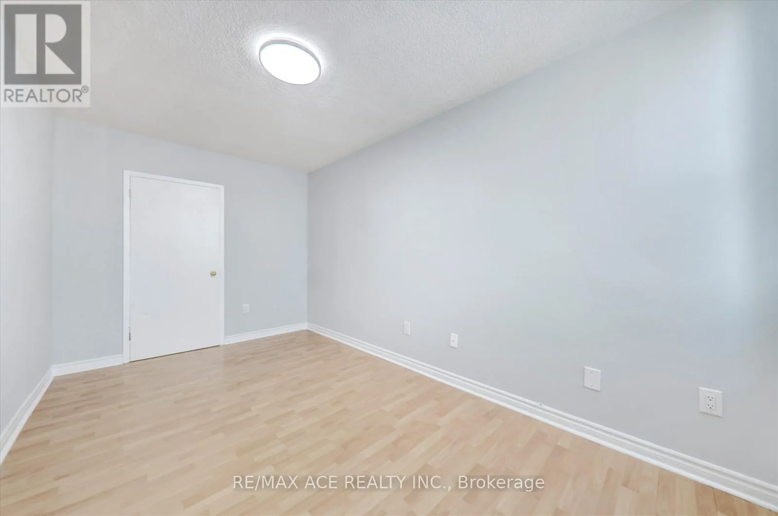 1204 - 1250 BRIDLETOWNE CIRCLE