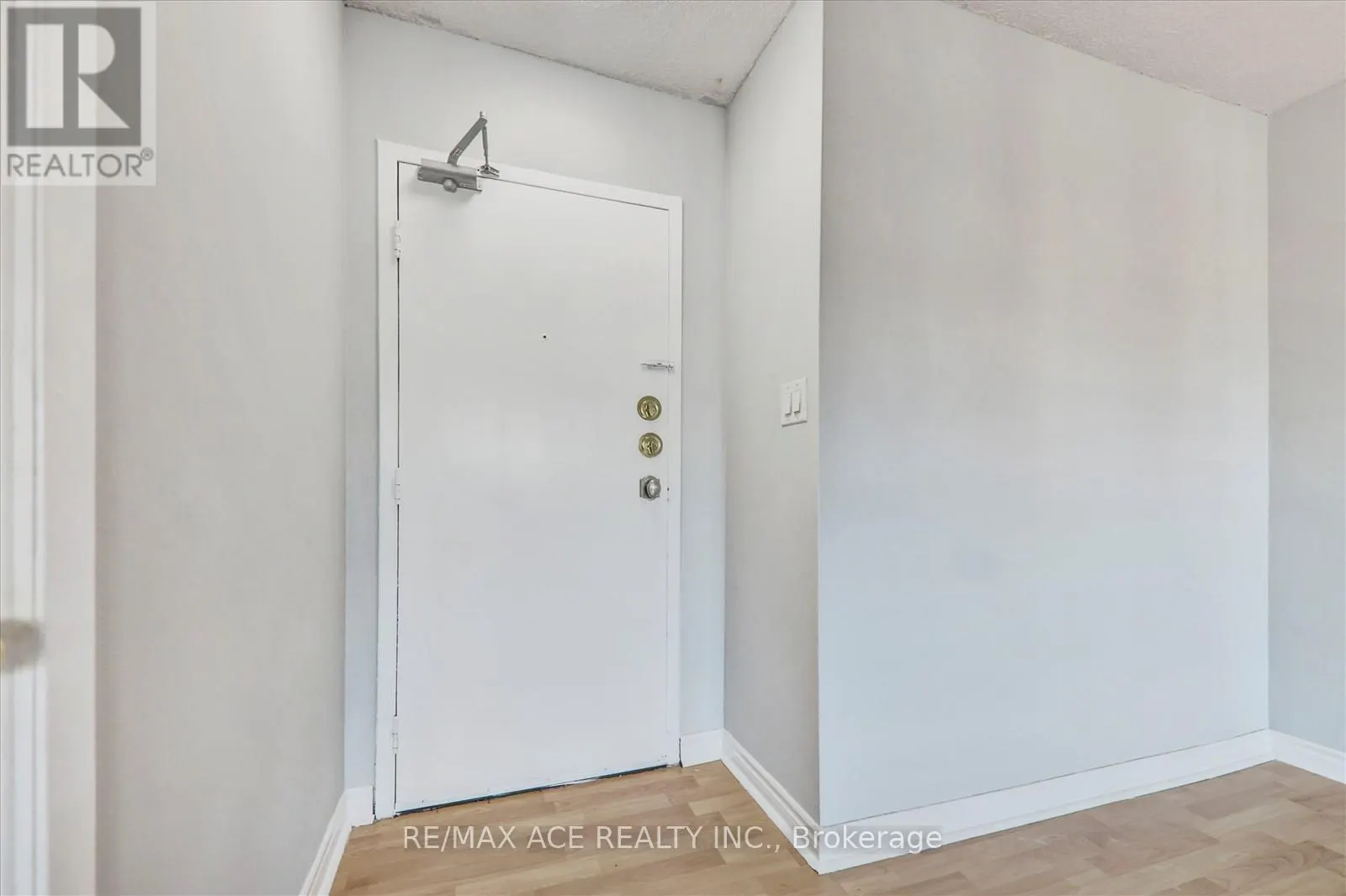 1204 - 1250 BRIDLETOWNE CIRCLE
