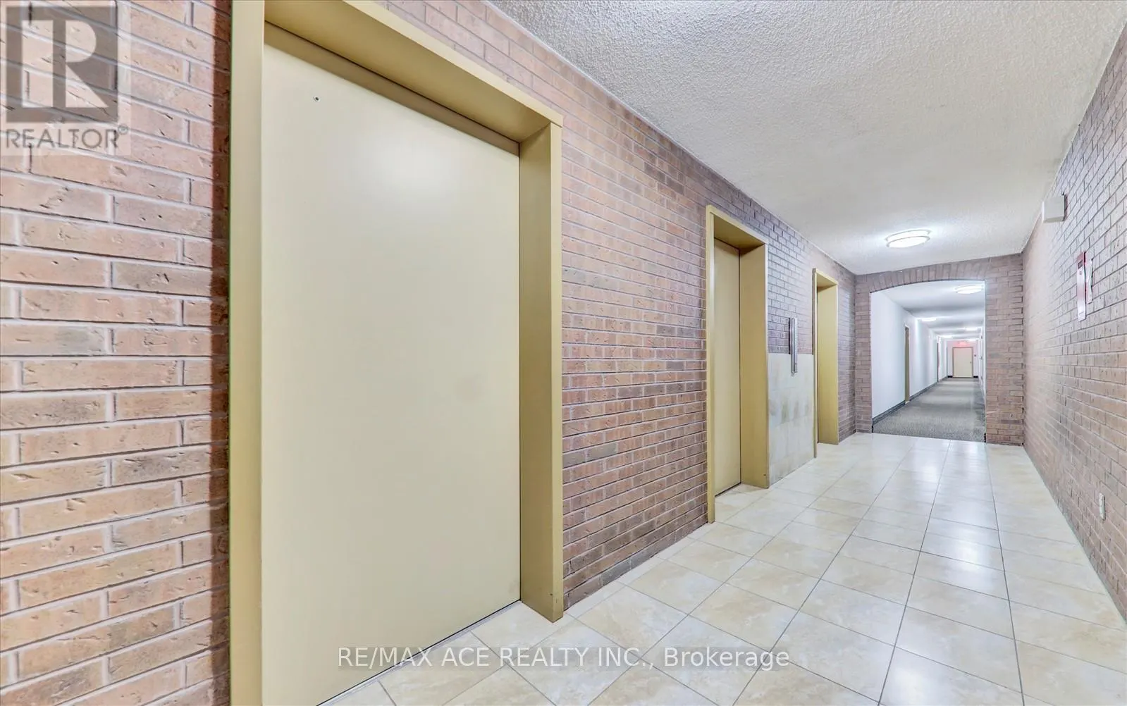 1204 - 1250 BRIDLETOWNE CIRCLE
