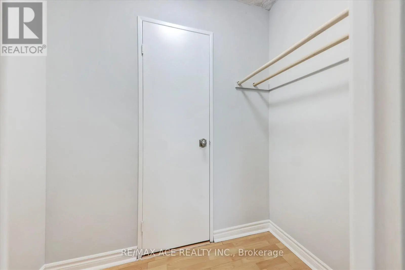 1204 - 1250 BRIDLETOWNE CIRCLE