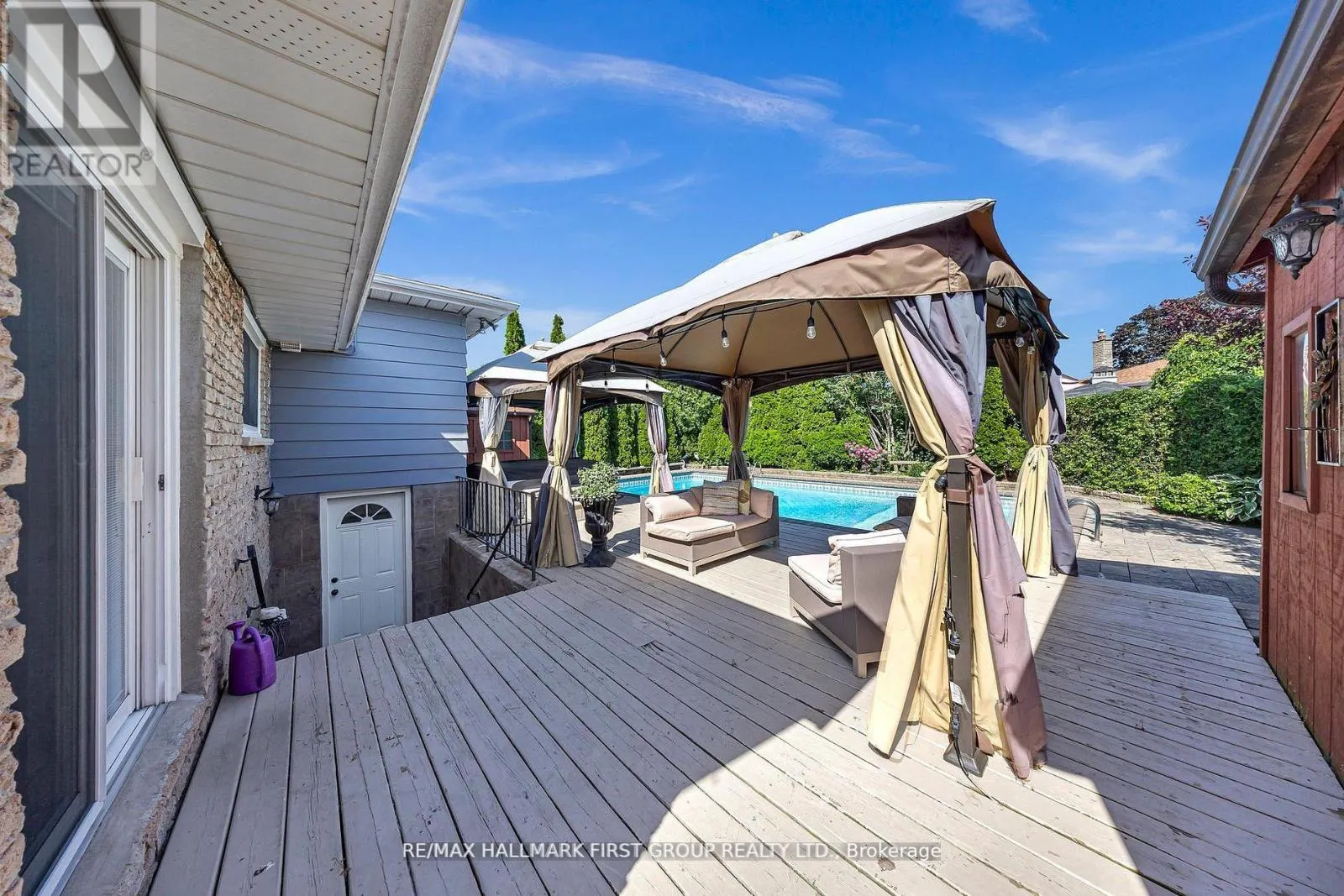 975 BRENDA COURT