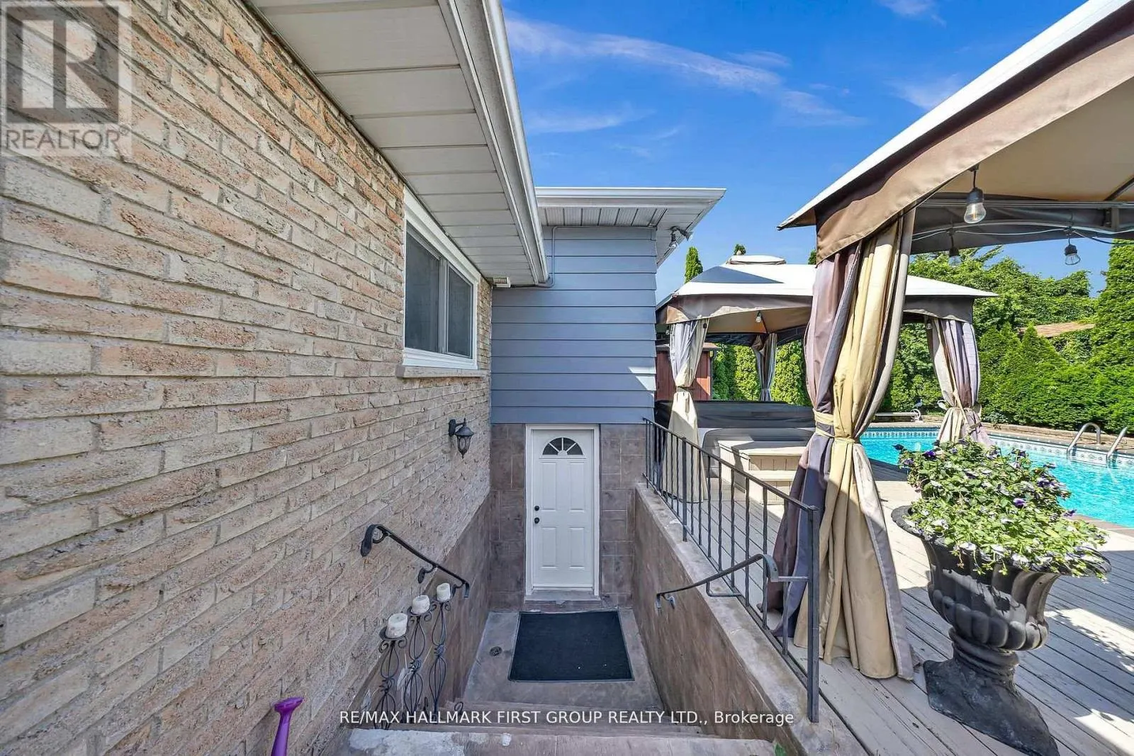 975 BRENDA COURT