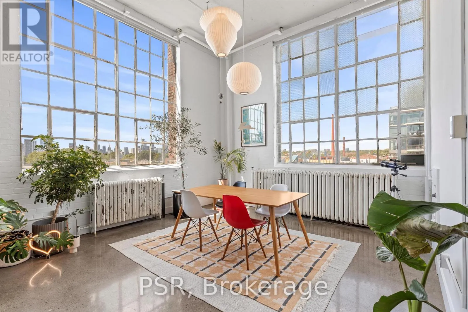 400 - 245 CARLAW AVENUE