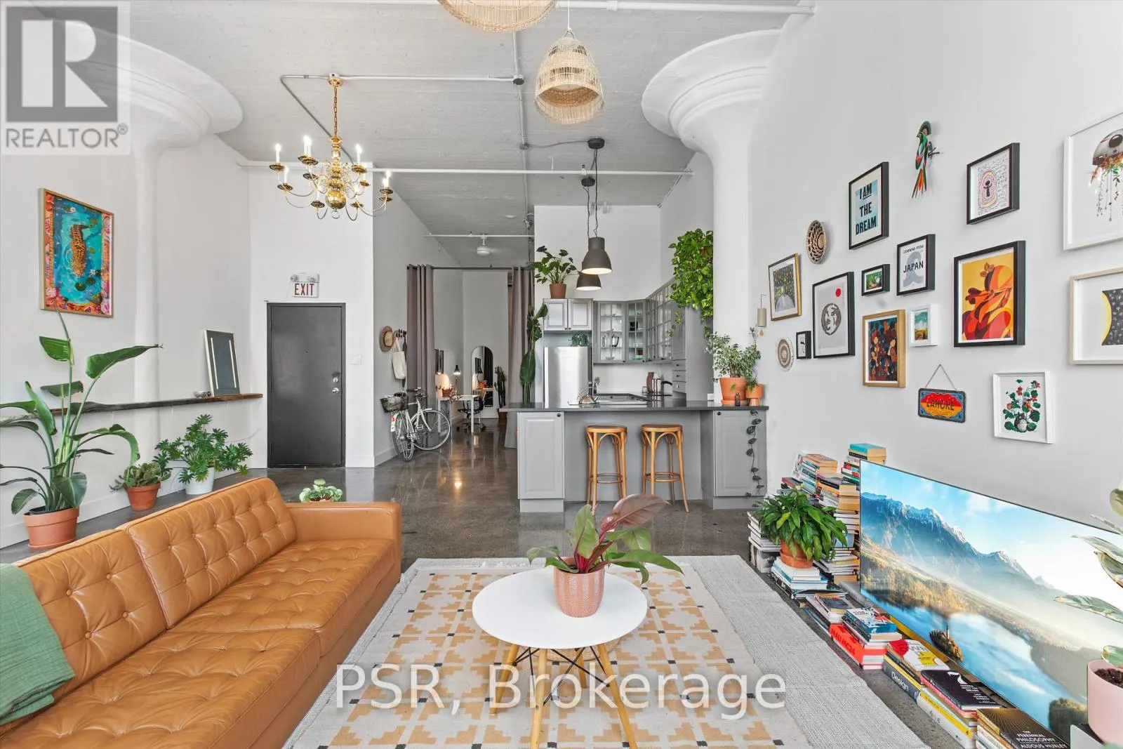 400 - 245 CARLAW AVENUE