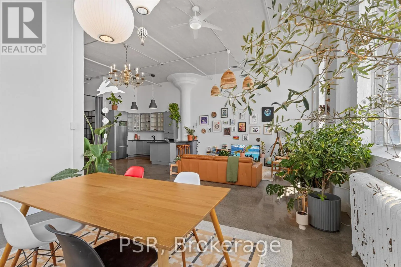 400 - 245 CARLAW AVENUE