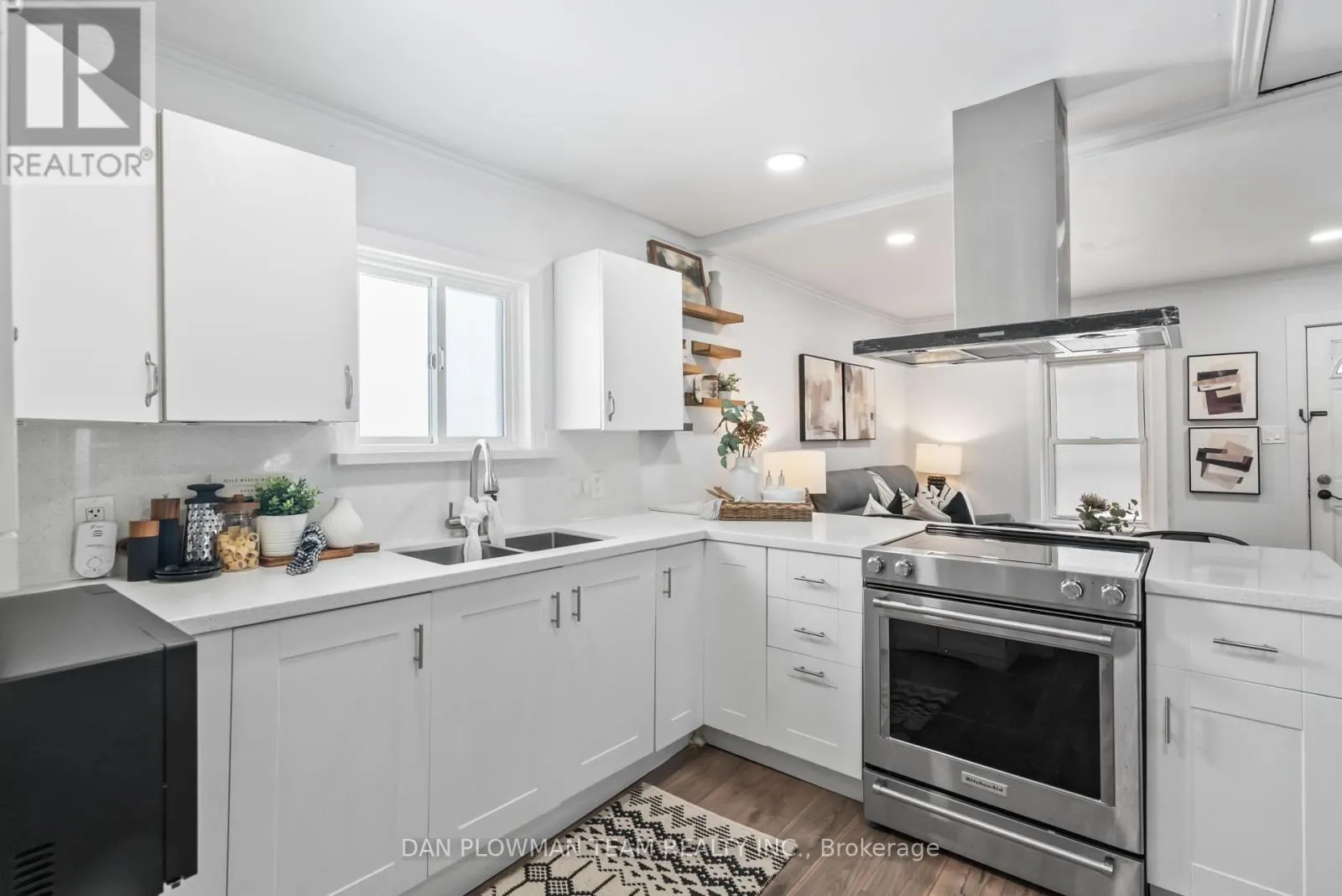 182 BLOOR STREET W