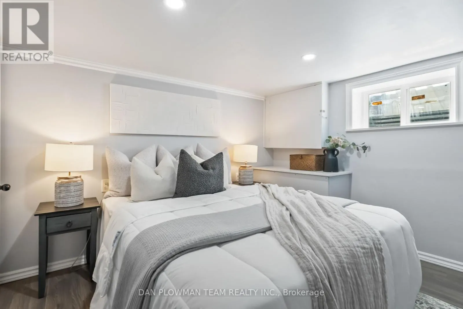 182 BLOOR STREET W