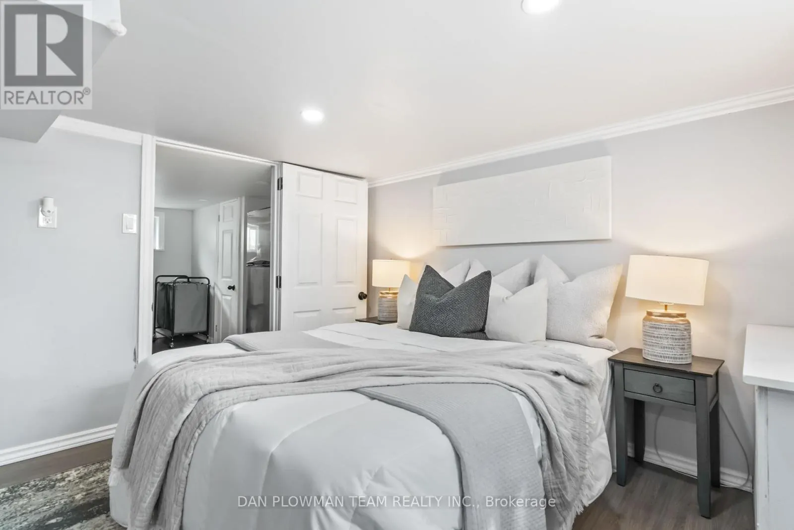 182 BLOOR STREET W