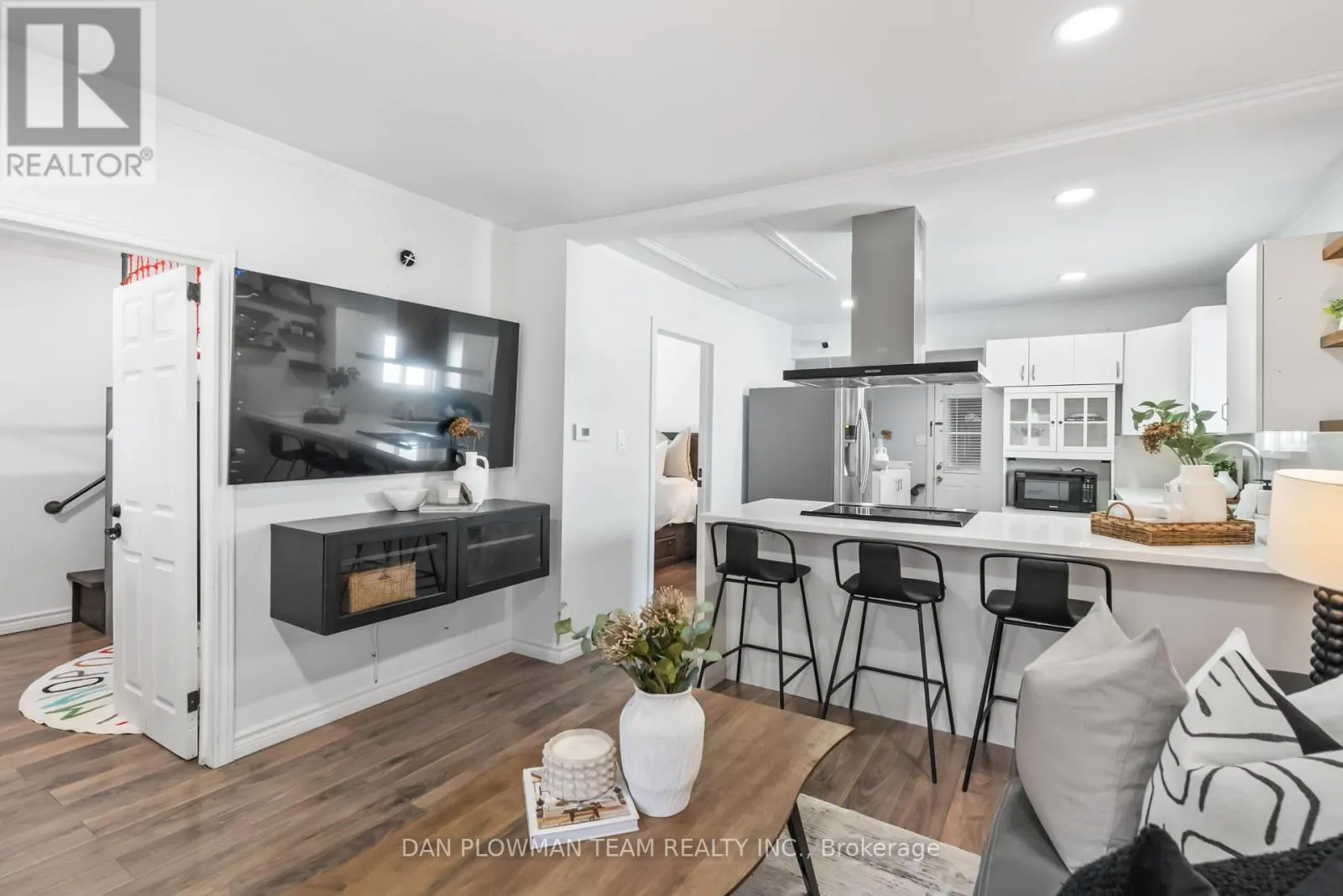 182 BLOOR STREET W