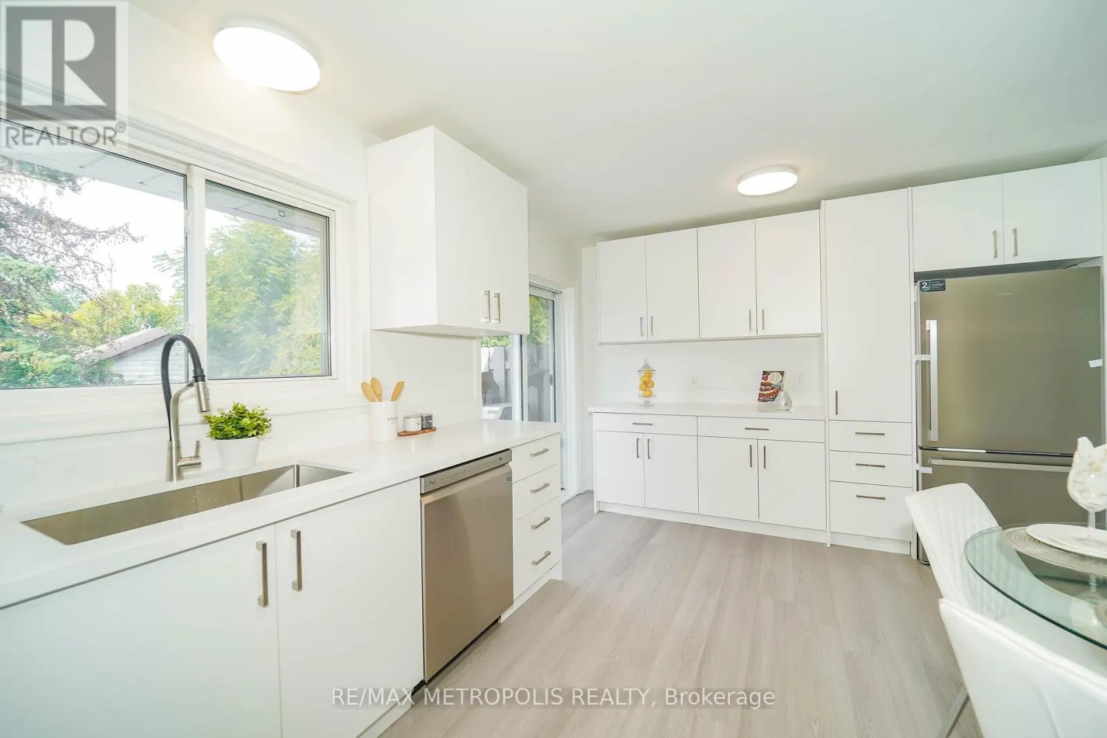 592 CARLYLE COURT
