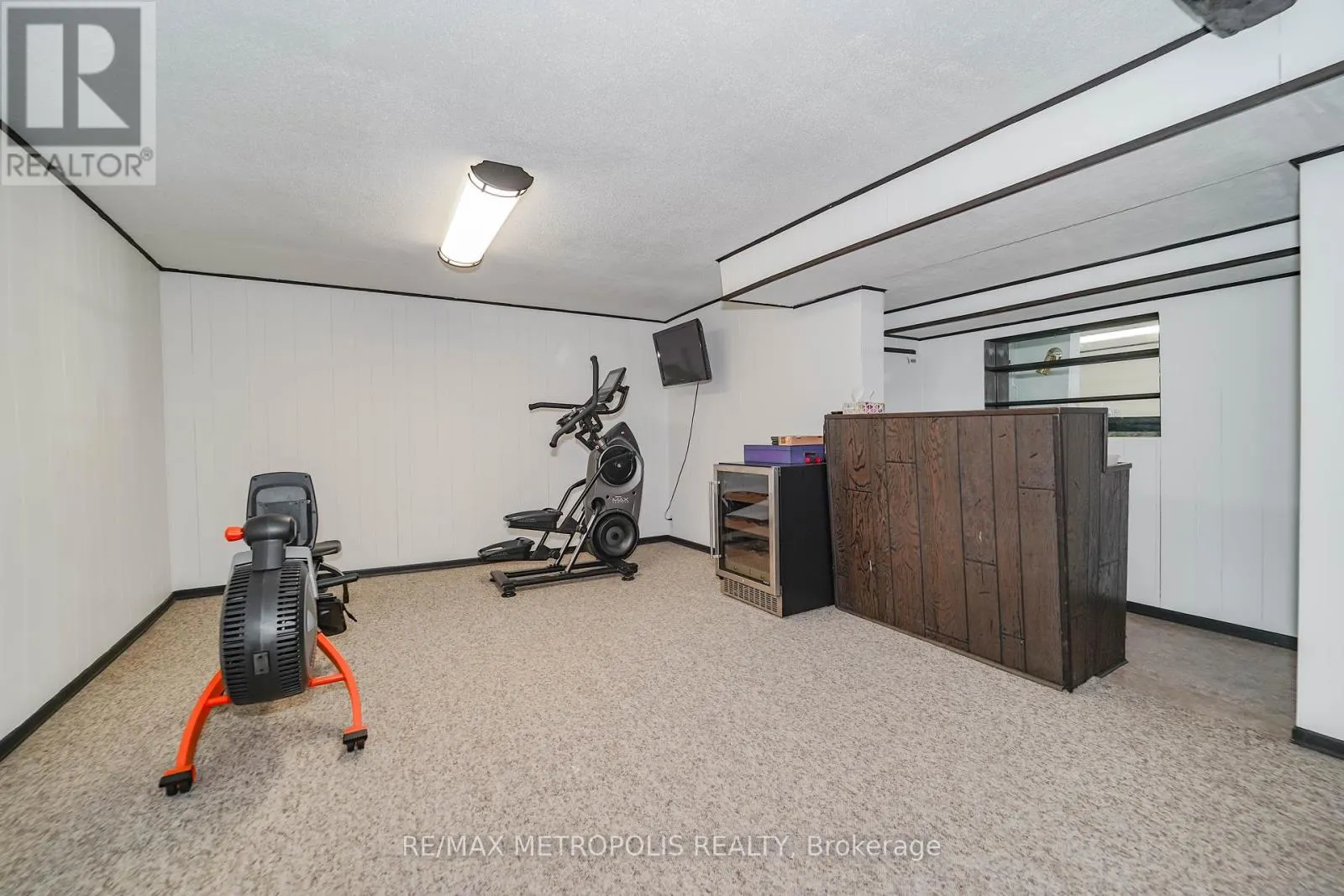 592 CARLYLE COURT