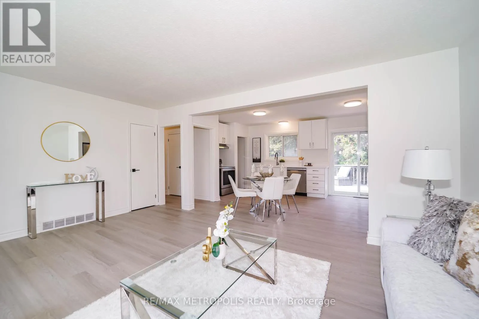 592 CARLYLE COURT
