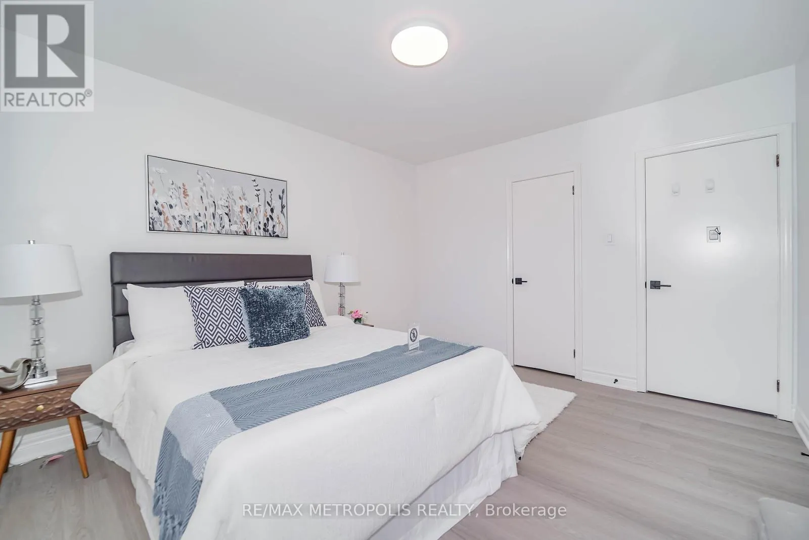 592 CARLYLE COURT