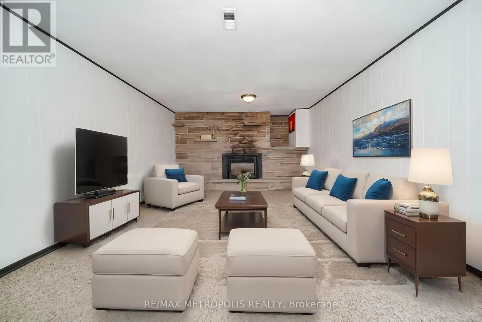 592 CARLYLE COURT