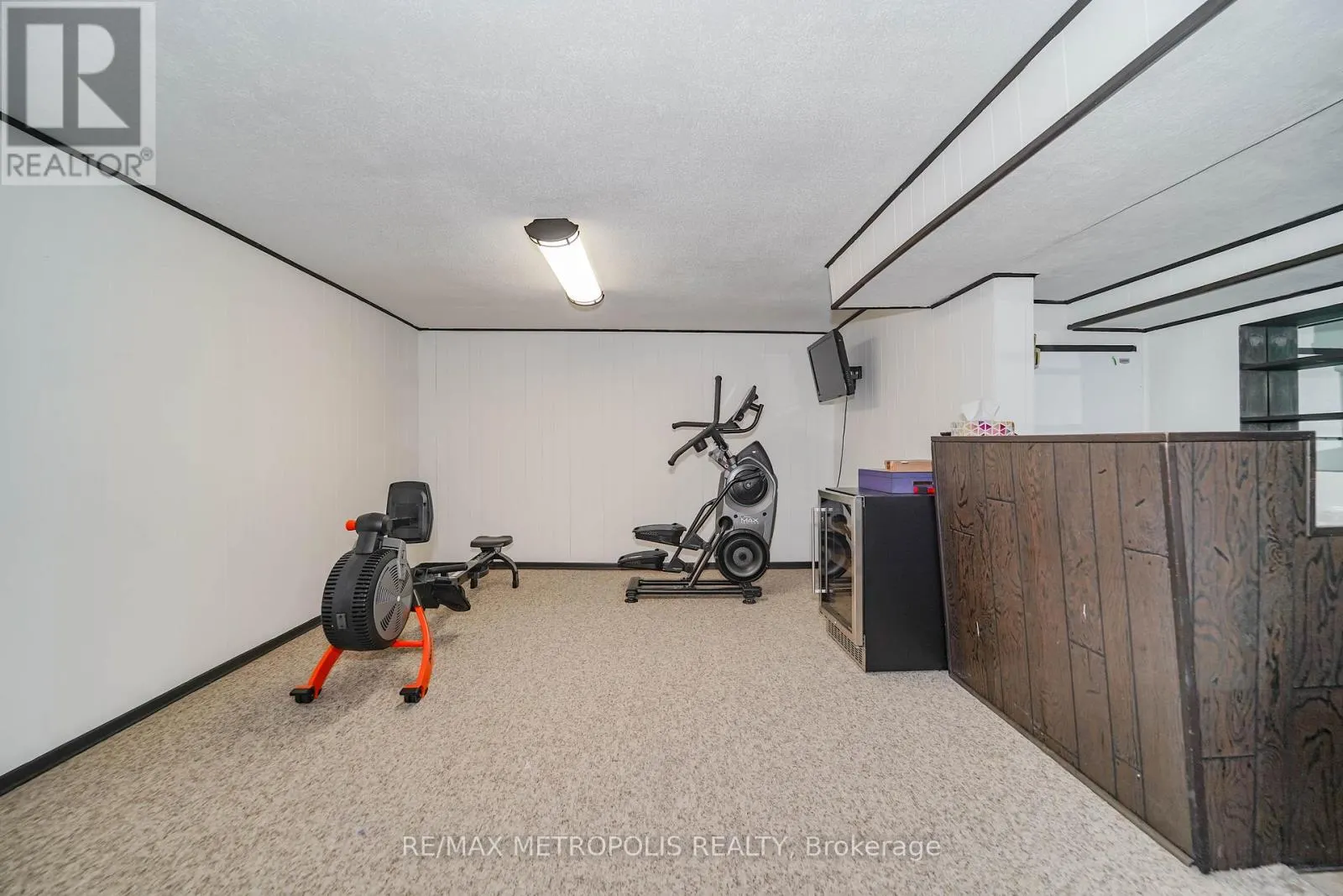 592 CARLYLE COURT