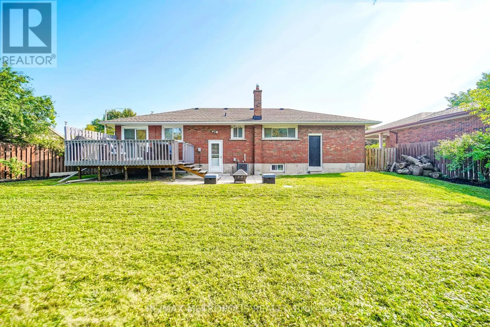 592 CARLYLE COURT