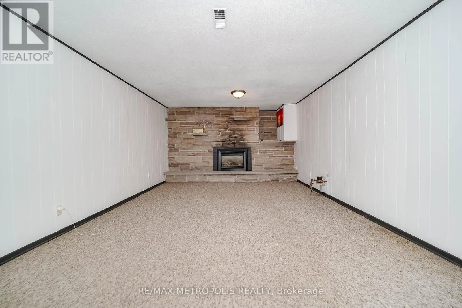 592 CARLYLE COURT