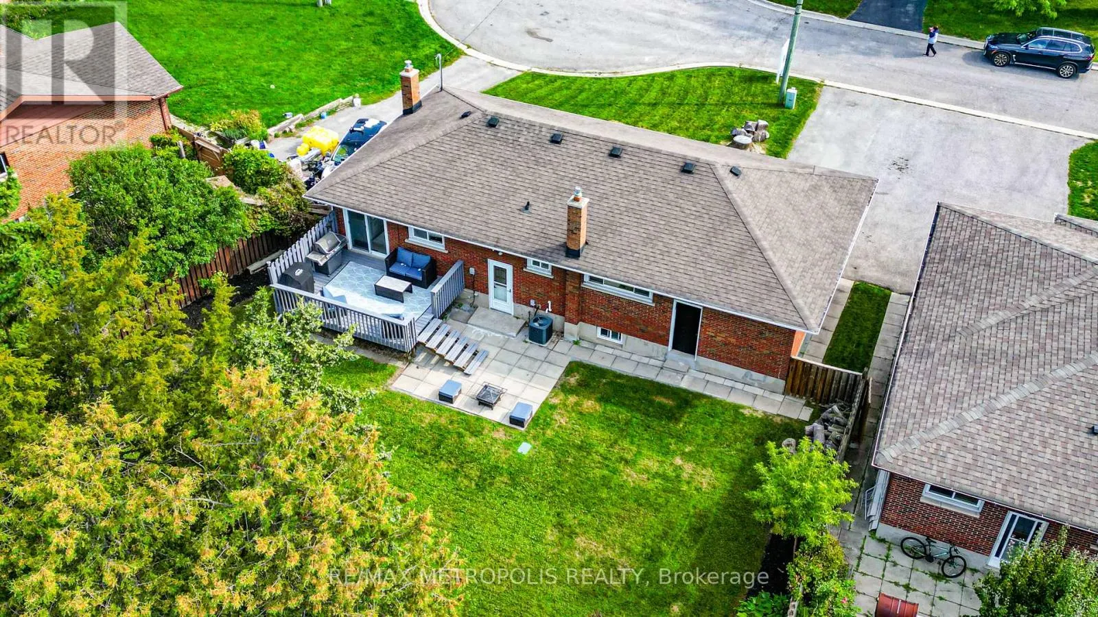 592 CARLYLE COURT