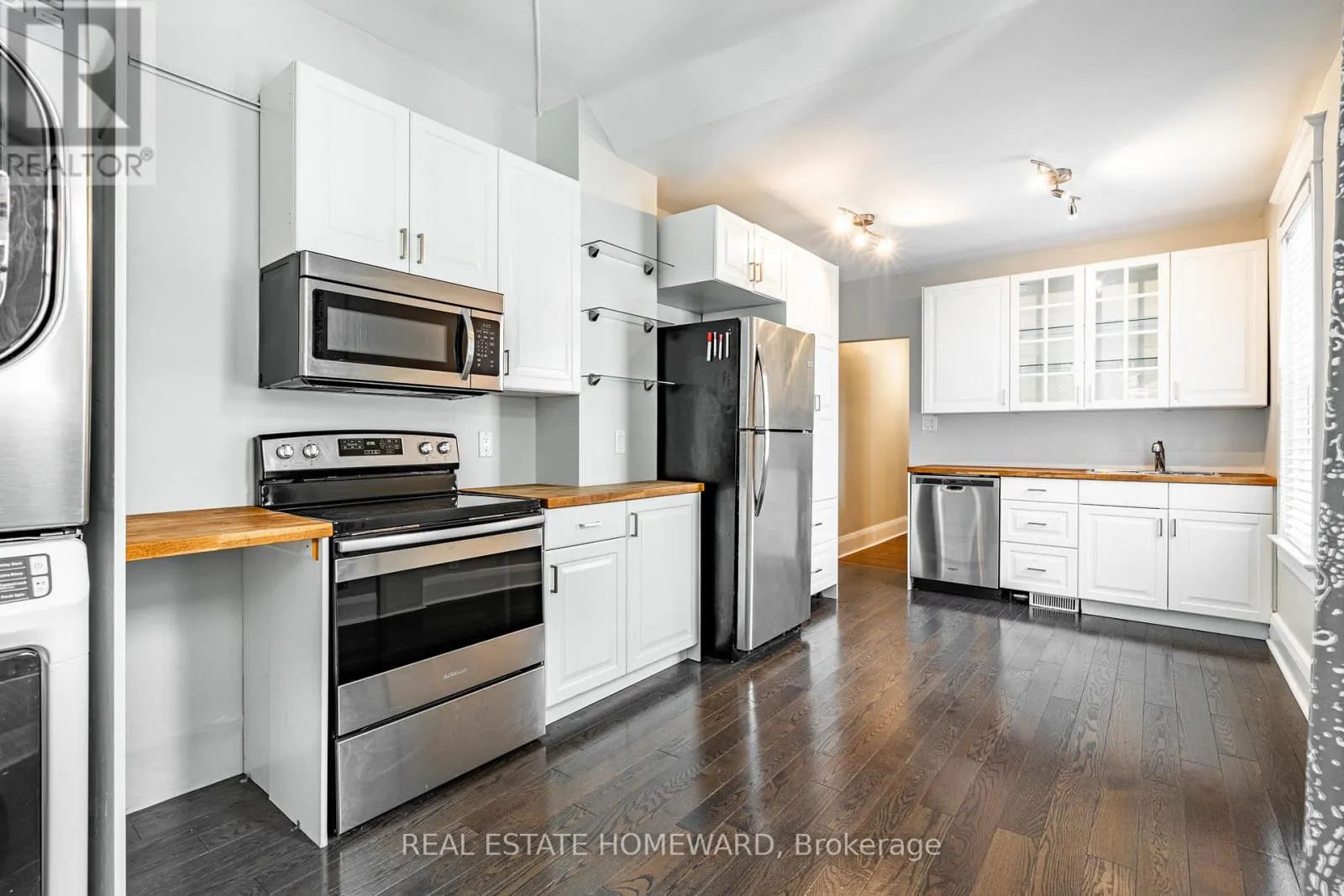 3 - 183 BEECH AVENUE