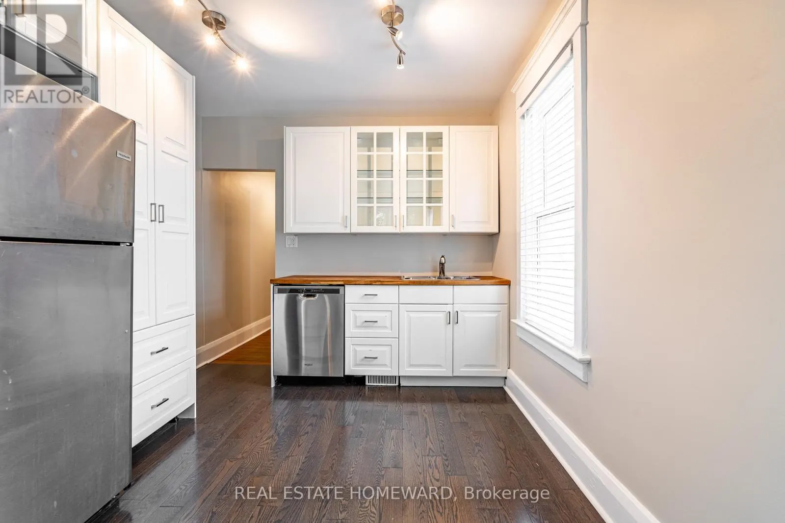 3 - 183 BEECH AVENUE