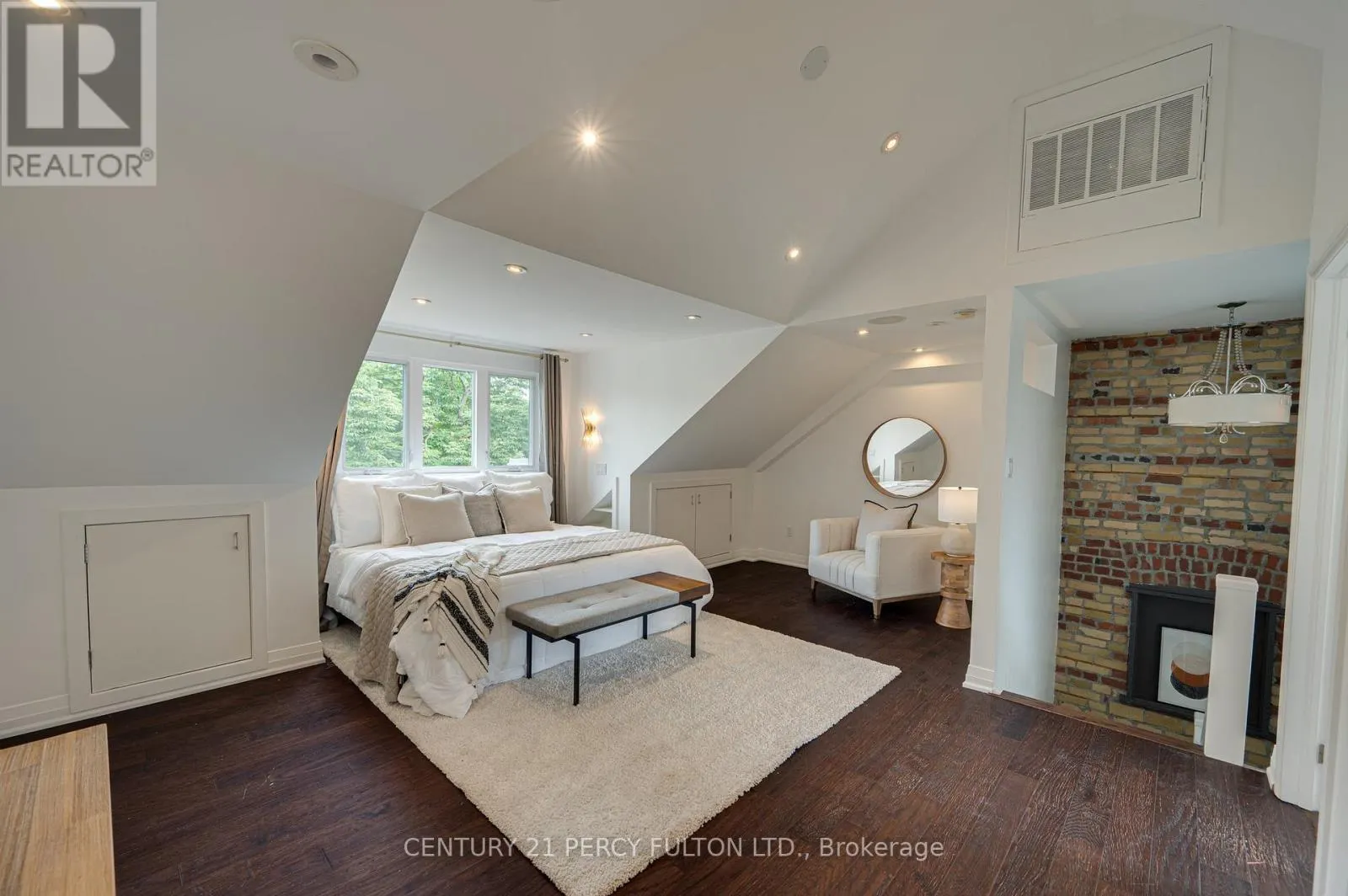 22 COLUMBINE AVENUE