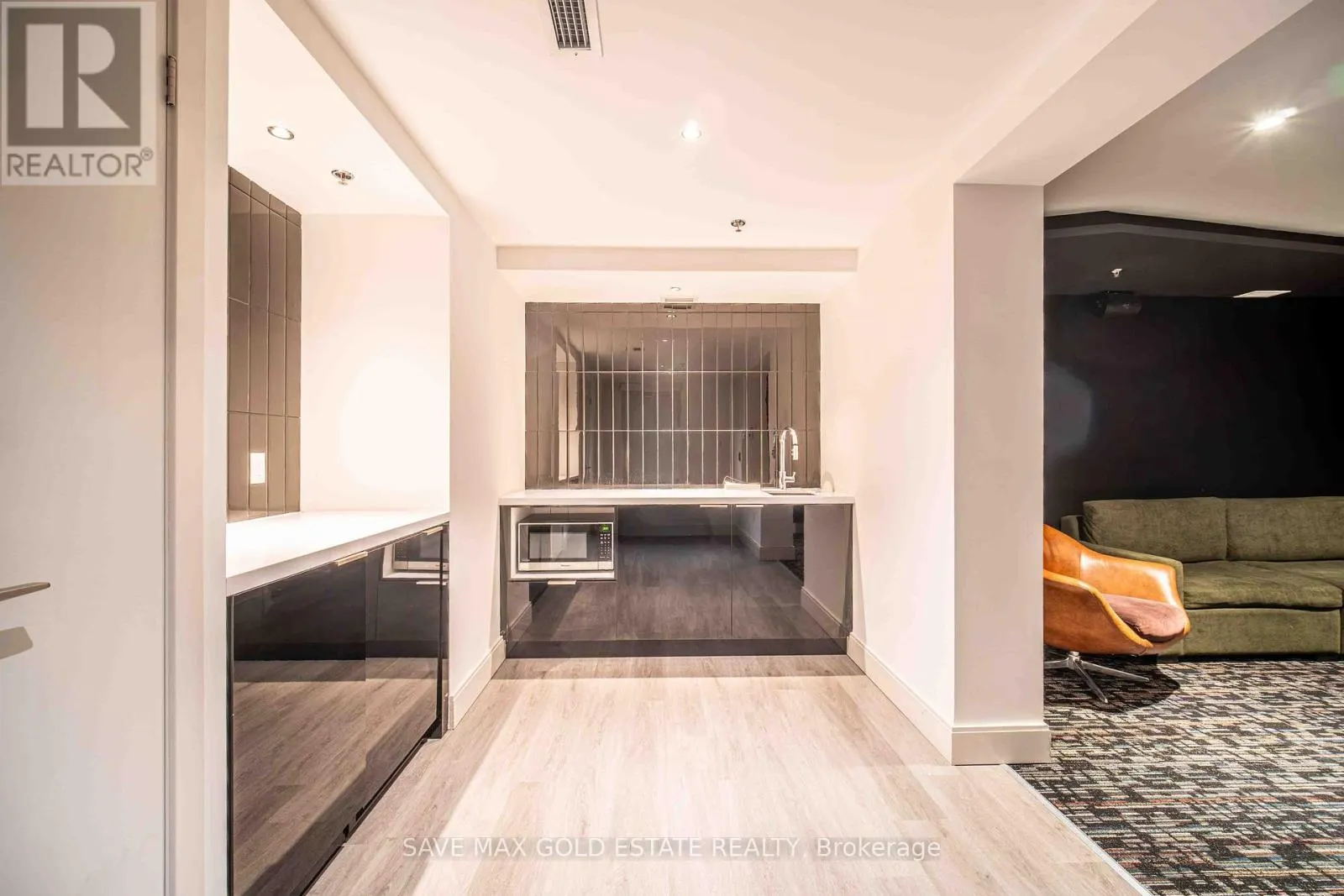 107 - 104 GLEN EVEREST ROAD