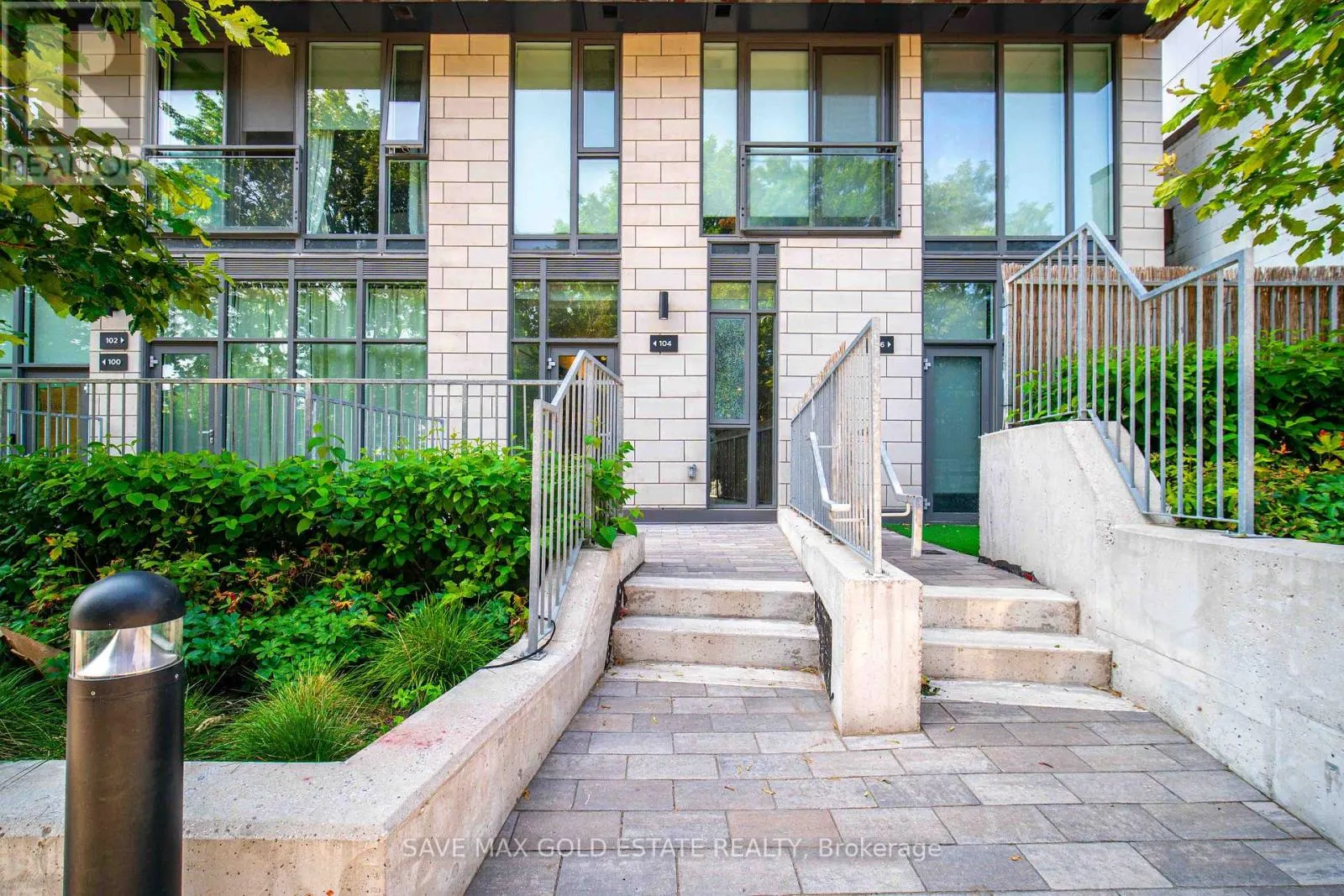 107 - 104 GLEN EVEREST ROAD