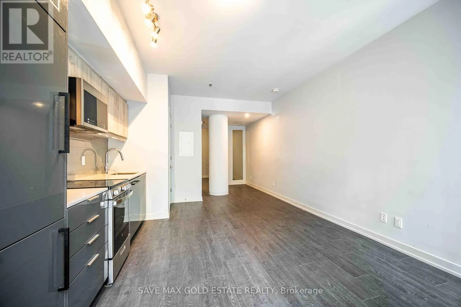 107 - 104 GLEN EVEREST ROAD