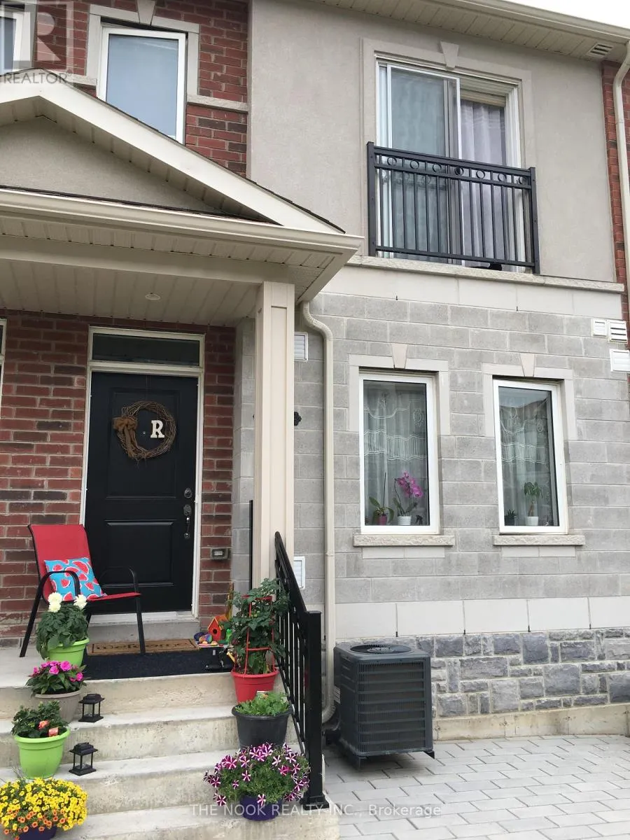 11 - 1020 DUNSLEY WAY, #11