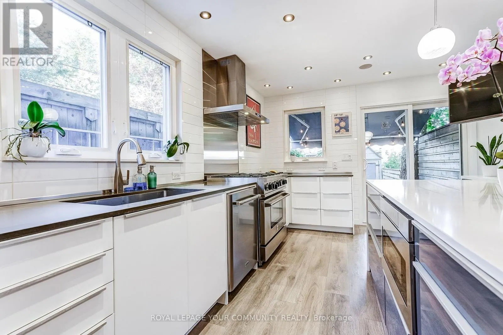 13 HOWLAND ROAD