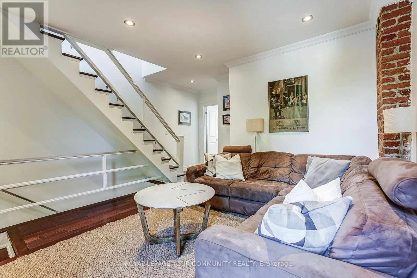 13 HOWLAND ROAD